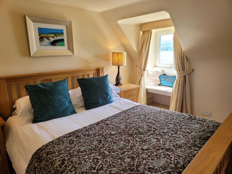 Double Room with Sea View image 3