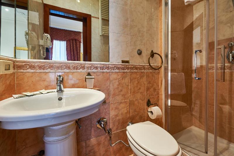 Quadruple Room image 2