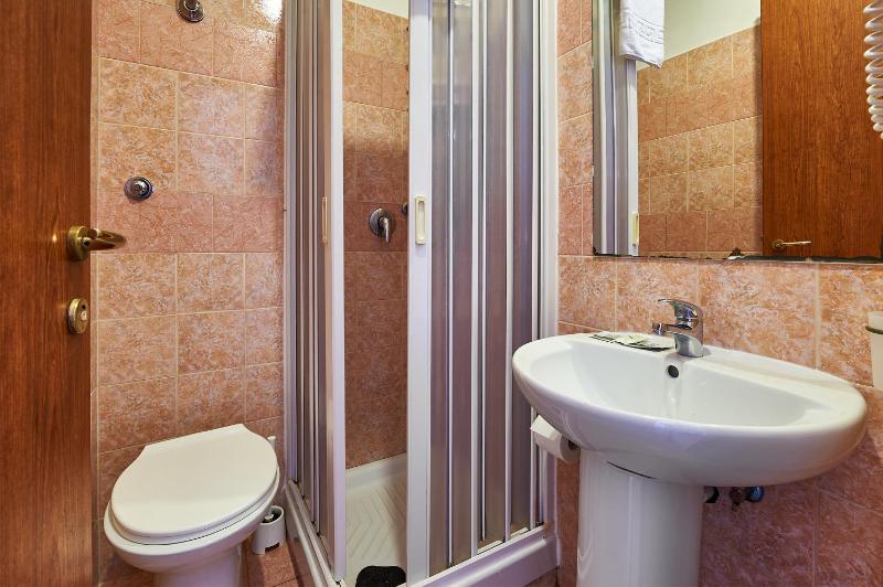 Standard Double Room image 2