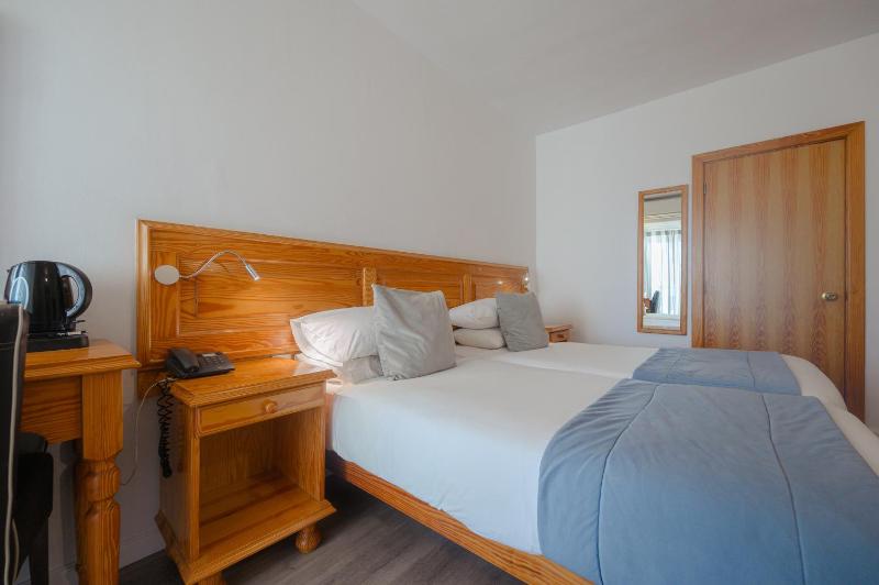 Double Room with Spa Bath image 2