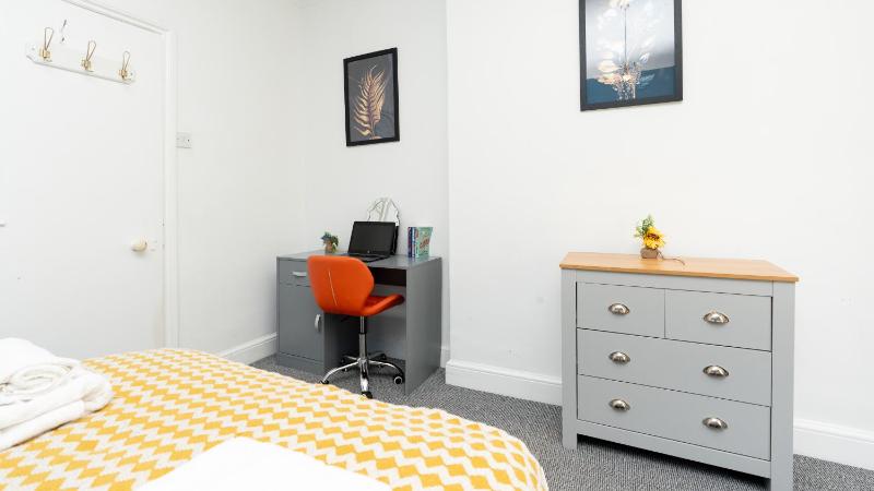 Open Mind Property - Spacious 2 Bedroom Flat - image 3