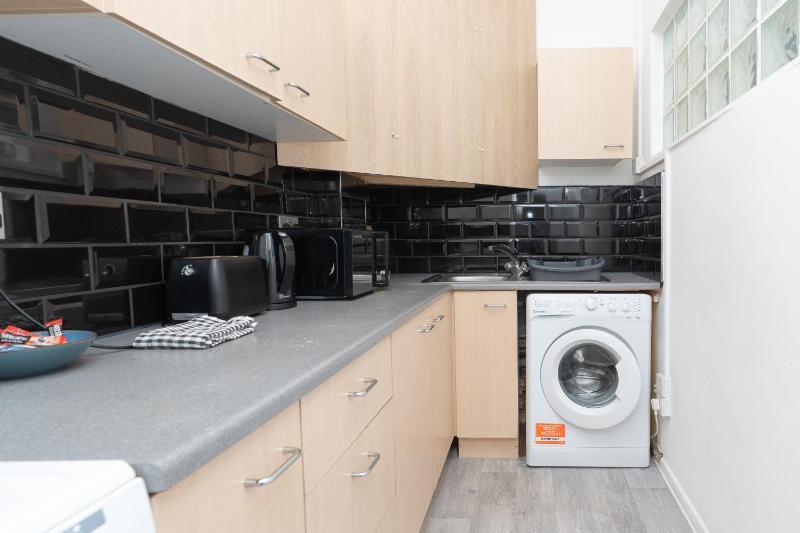 Open Mind Property - Spacious 2 Bedroom Flat - image 10