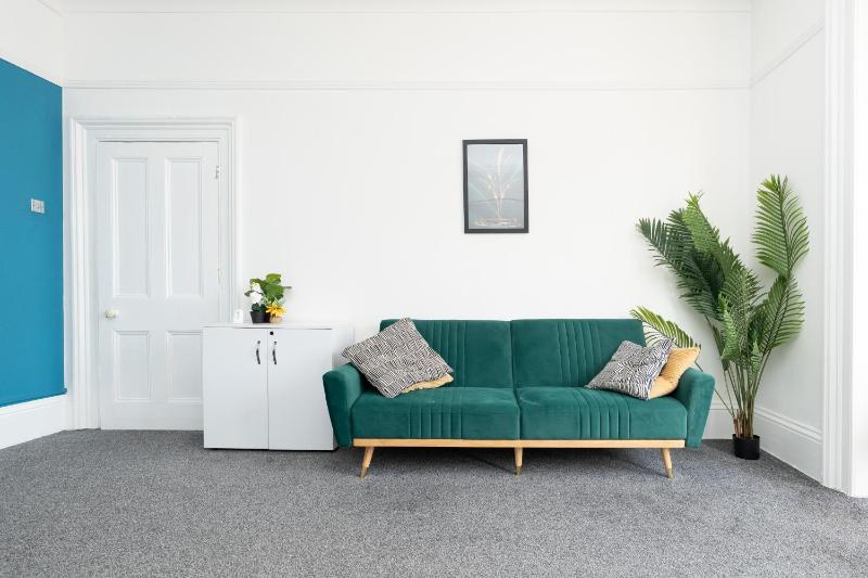 Open Mind Property - Spacious 2 Bedroom Flat - image 13