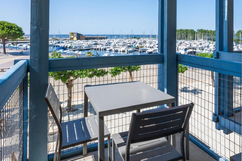 2-Room Cabin - 4/6 People image 2