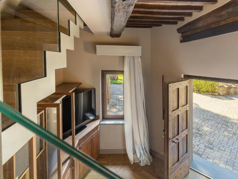 Suite with Pool View image 3