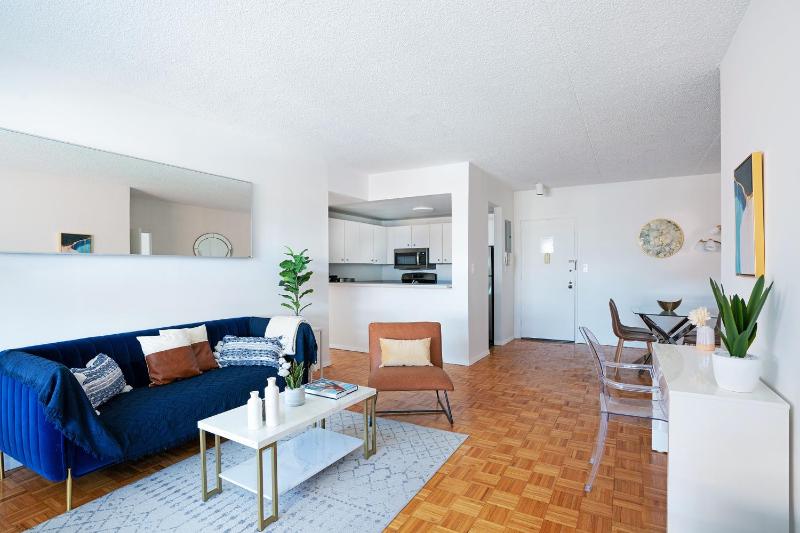Sunny 3 BR 1 Bath Apartment in NYC - image 6