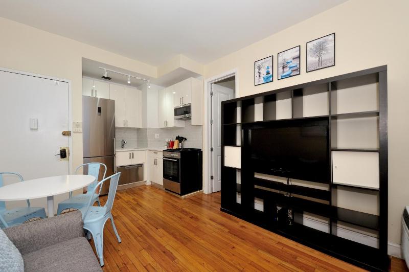 Comfy 1 Bed 1 Bath Apartment in NYC - image 7