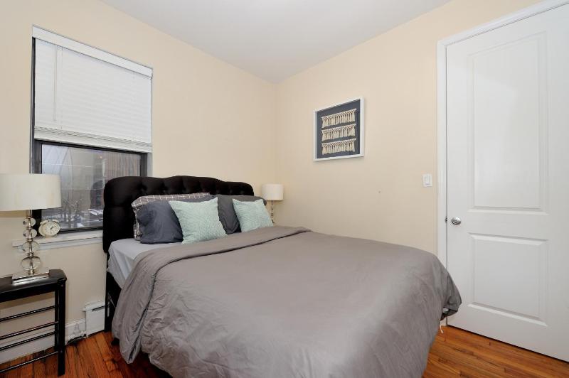 Comfy 1 Bed 1 Bath Apartment in NYC - image 8
