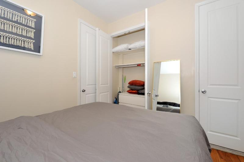 Comfy 1 Bed 1 Bath Apartment in NYC - image 5