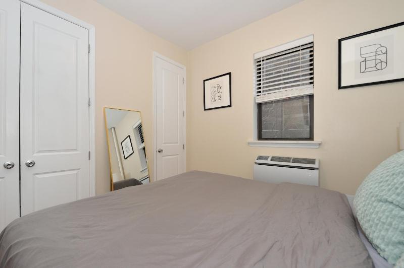 Comfy 1 Bed 1 Bath Apartment in NYC - image 6