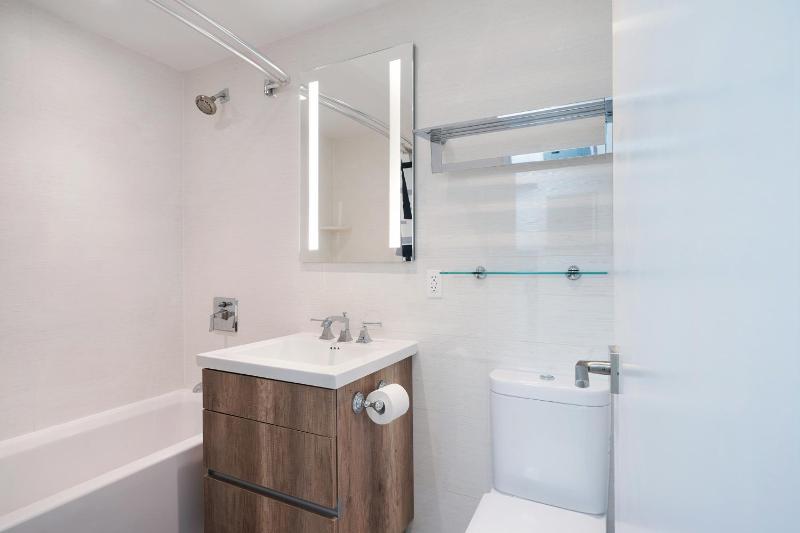 Amazing Apartment for 2 1 Bed 1 Bath - image 8