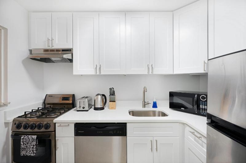 Amazing Apartment for 2 1 Bed 1 Bath - image 7
