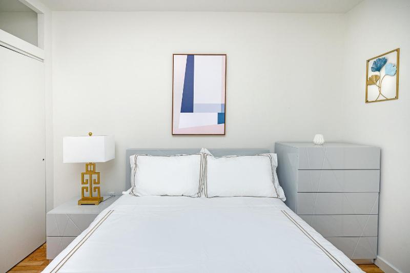 Prime Upper west Side Location 1 Bedroom Apt - image 11