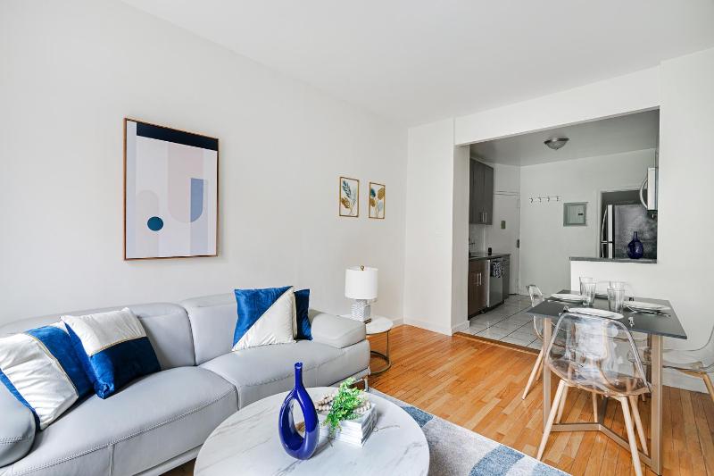 Prime Upper west Side Location 1 Bedroom Apt - image 2