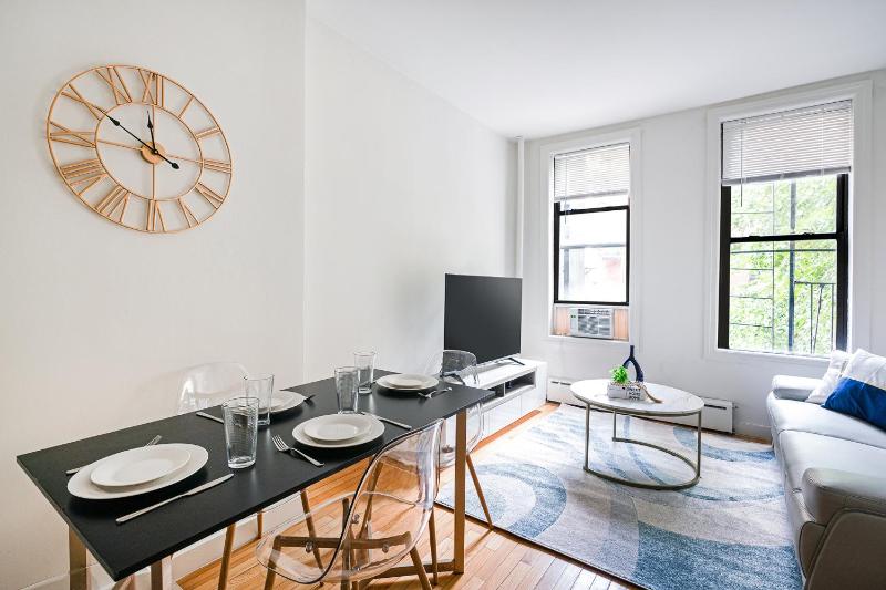 Prime Upper west Side Location 1 Bedroom Apt - image 5