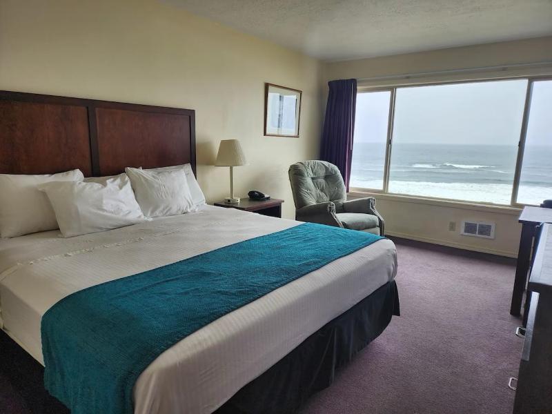 Seahorse Oceanfront Lodge - image 40