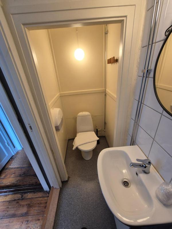 Twin Room image 2