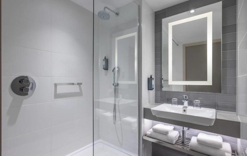 Deluxe Double Room image 3