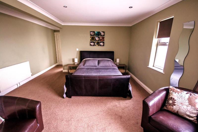 Deluxe Double Room with Side Sea View image 1