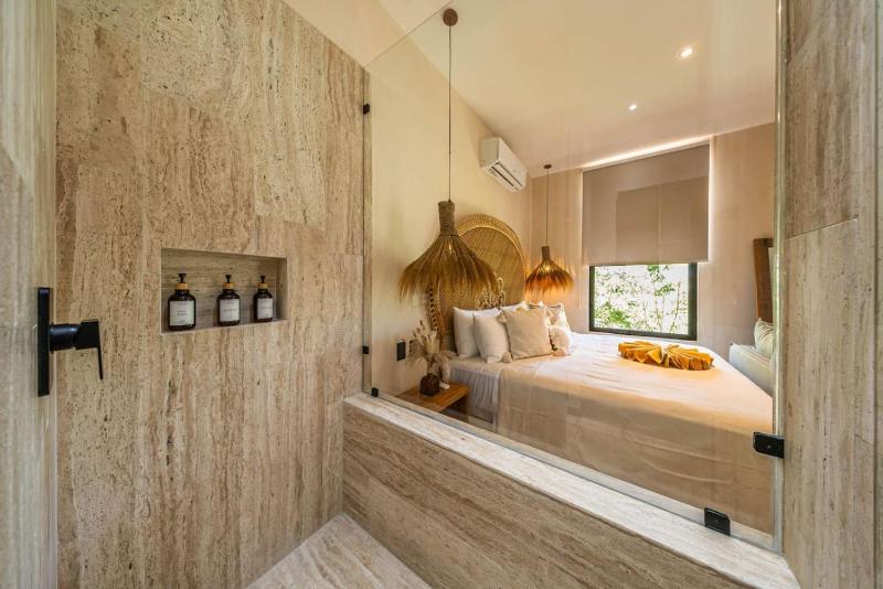 Two Level Penthouse w Rooftop Pool and Sunset - image 28