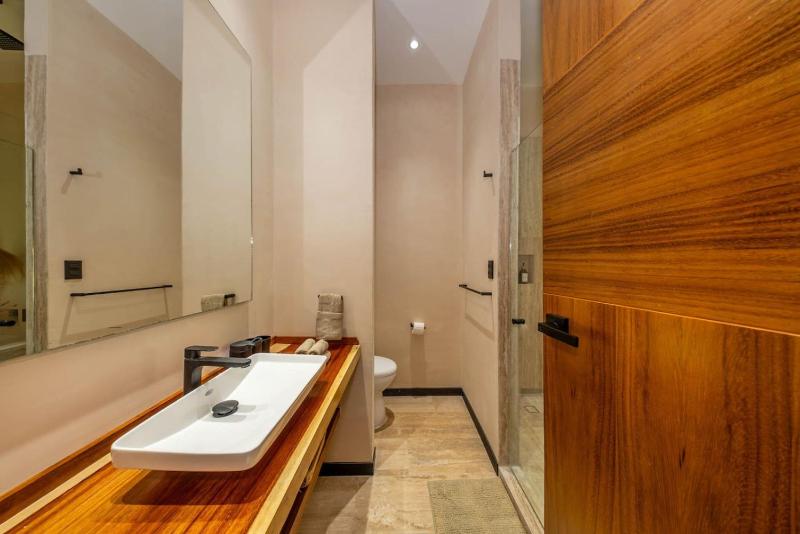 Two Level Penthouse w Rooftop Pool and Sunset - image 29