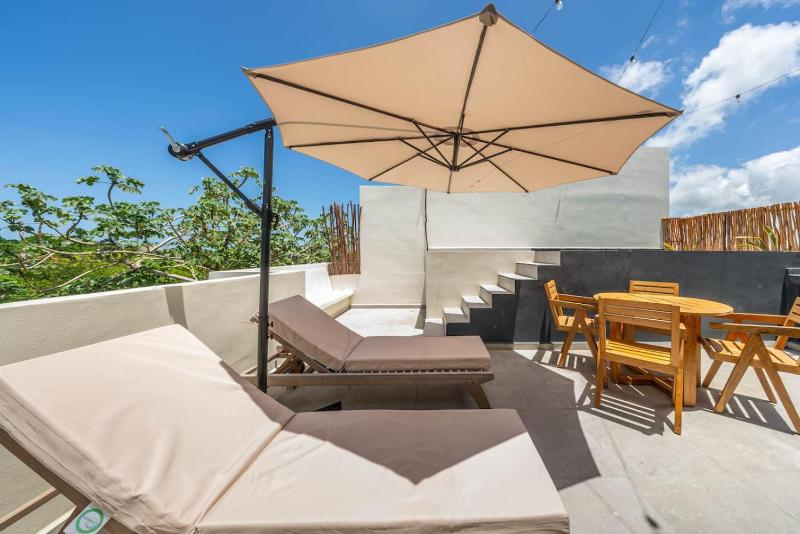 Two Level Penthouse w Rooftop Pool and Sunset - image 12