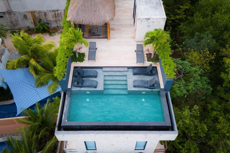 Two Level Penthouse w Rooftop Pool and Sunset - image 13