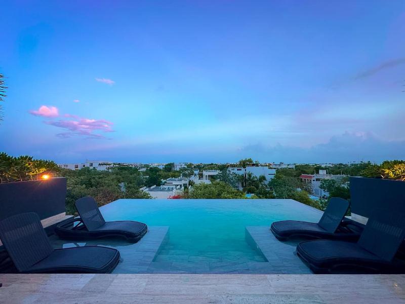 Two Level Penthouse w Rooftop Pool and Sunset - image 34