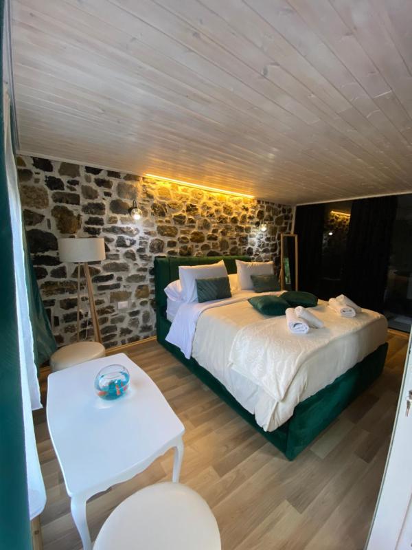 Deluxe Double Room image 1