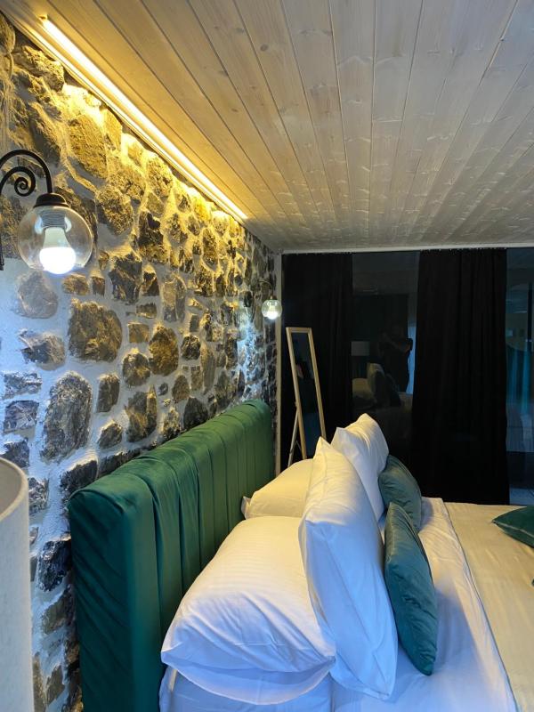 Deluxe Double Room image 2