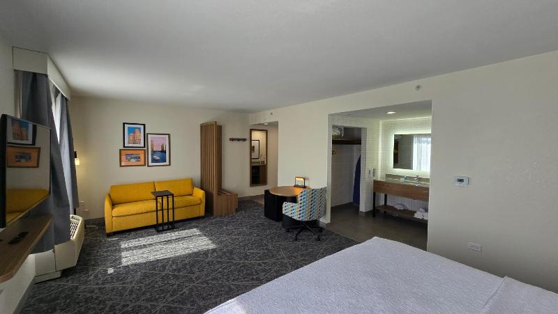 King Studio Suite with Sofa Bed - Non-Smoking image 4