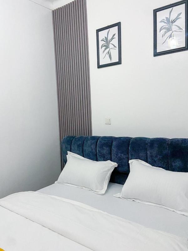 Comfort Meets Serenity-Cozy 1BR in Naalya Estate Kampala - image 4