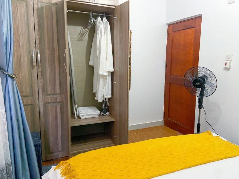 Comfort Meets Serenity-Cozy 1BR in Naalya Estate Kampala - image 5