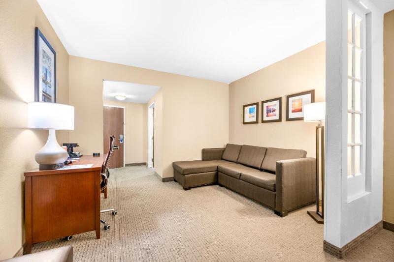 Queen Suite image 1