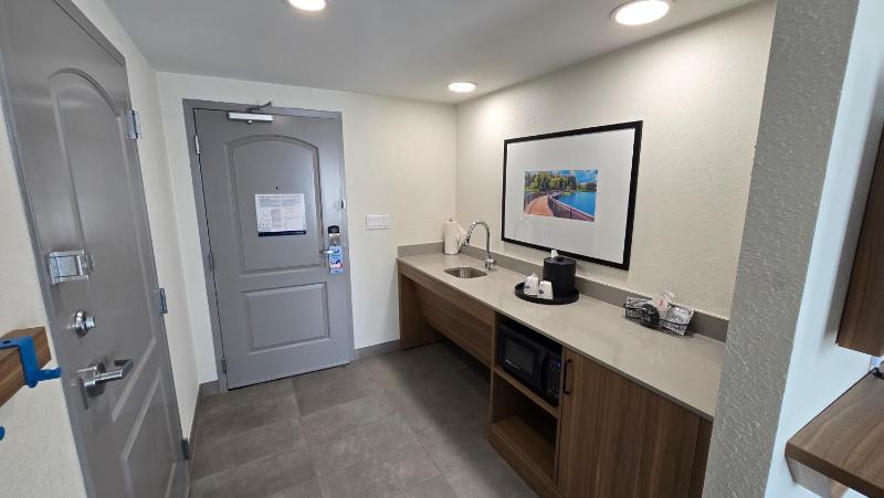 King Studio with Bath Tub - Disability Access/Non-Smoking image 2