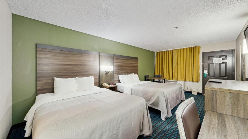 Queen Room with Two Queen Beds - Pet-Friendly/Non-Smoking image 4