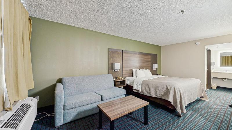 King Room with Sofa Bed - Non-Smoking image 4