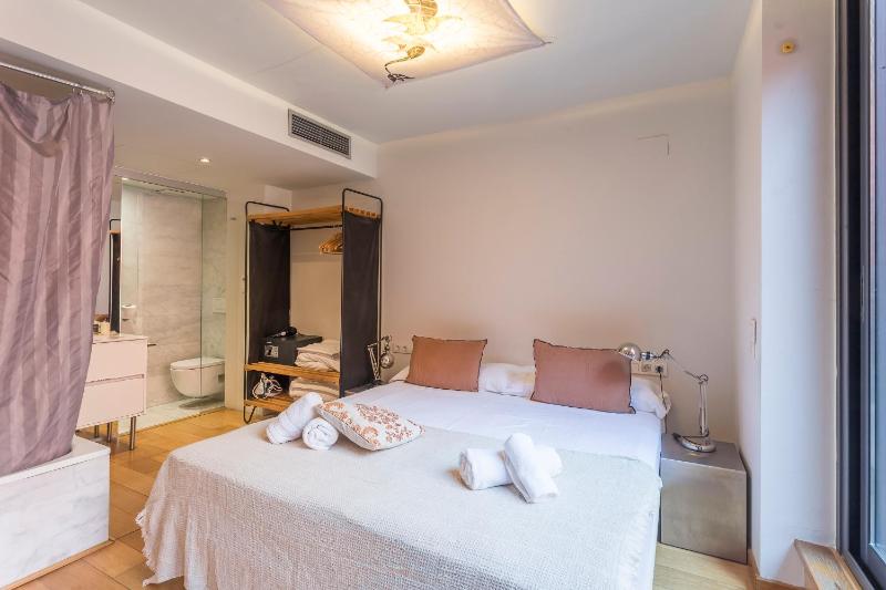 Apartment Barcelona Rentals - Pool Terrace in City Center - image 13