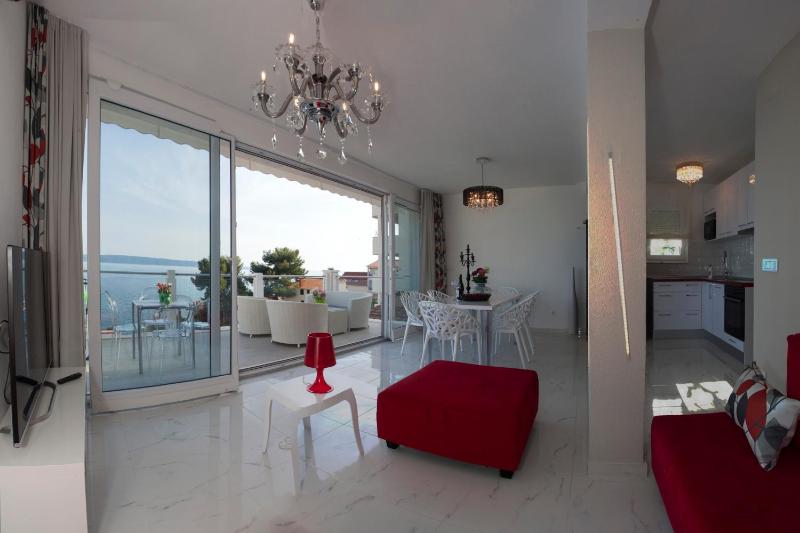 Two-Bedroom Apartment with Sea View image 2