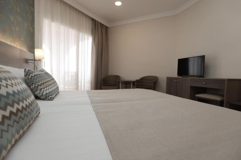 Double Room with Sea View image 3