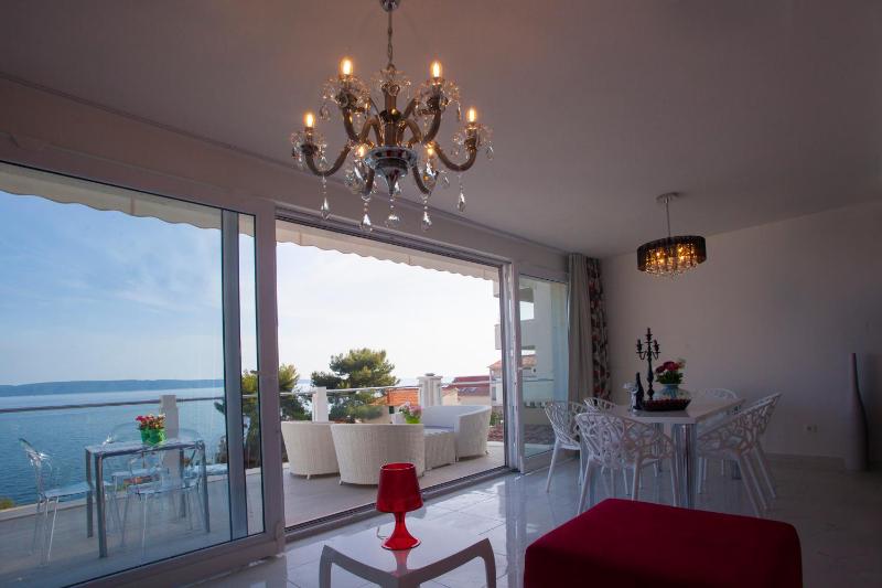 Two-Bedroom Apartment with Sea View image 3