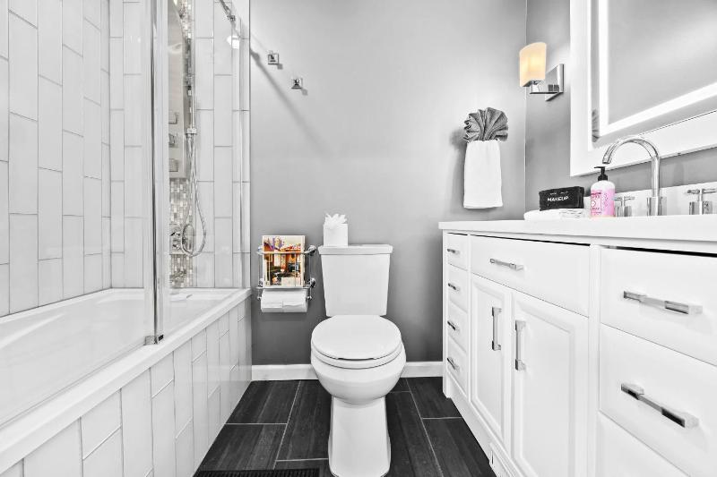 Cozy Retreat Near Downtown Lou and Attractions - image 32