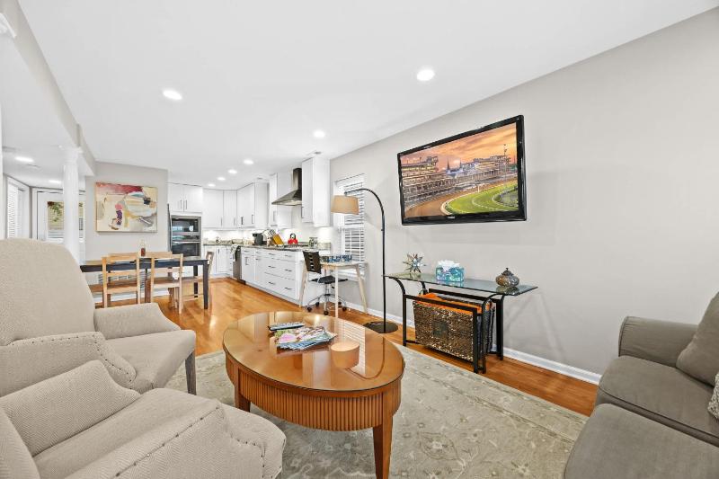 Cozy Retreat Near Downtown Lou and Attractions - image 50