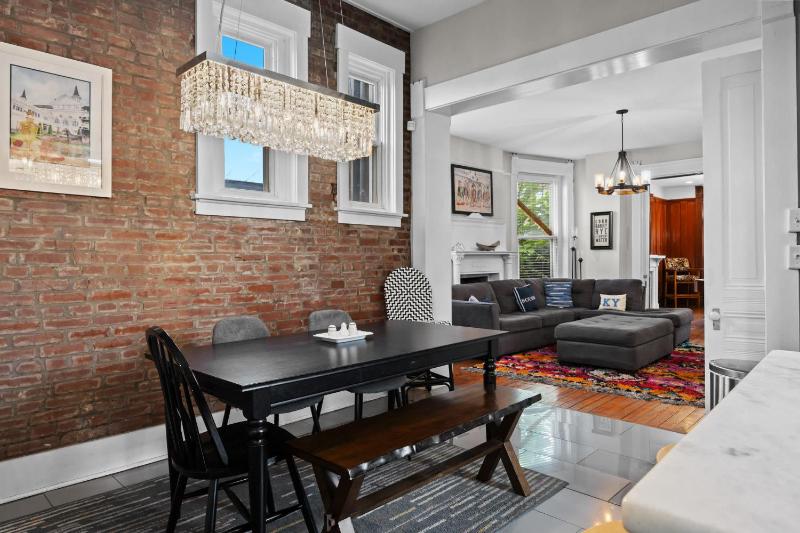 Historic 3-BR Downtown Bourbon Getaway - image 33