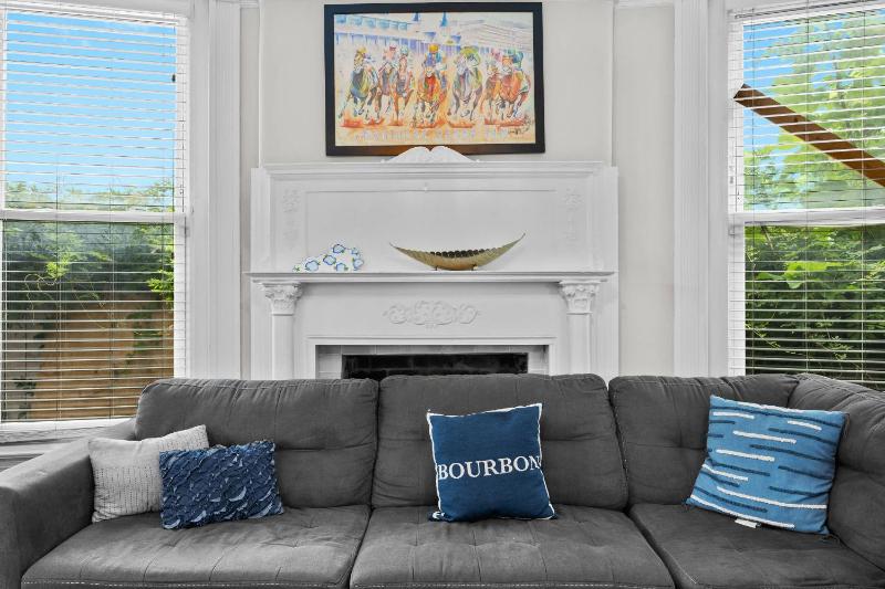 Historic 3-BR Downtown Bourbon Getaway - image 29