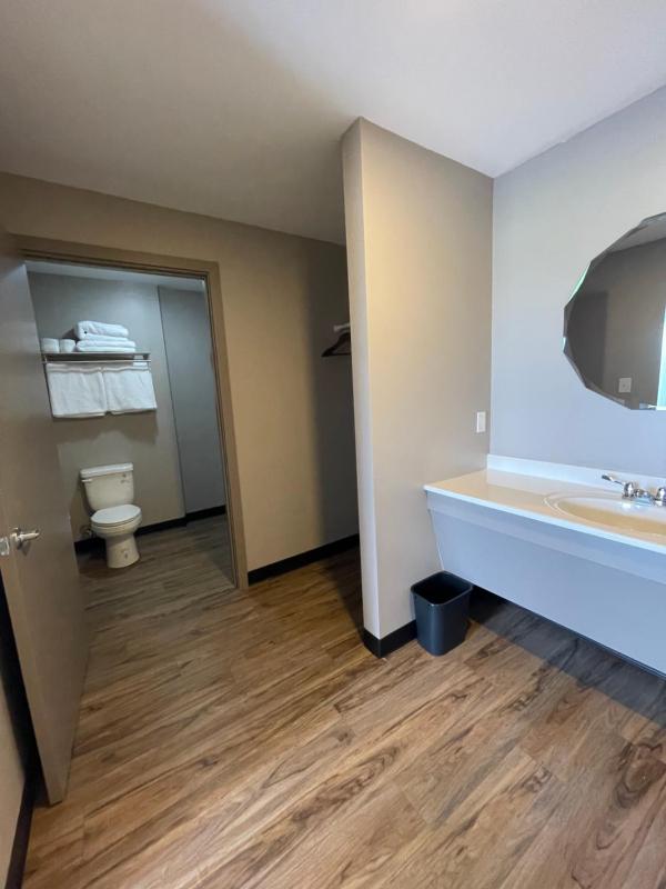 Double Room image 3