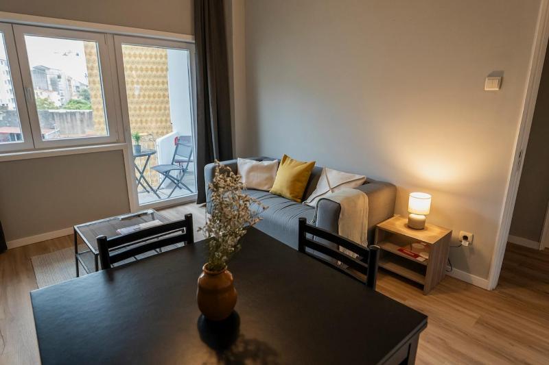 3BR Flat by Casa da Música Central Sleeps 6 2D - image 21