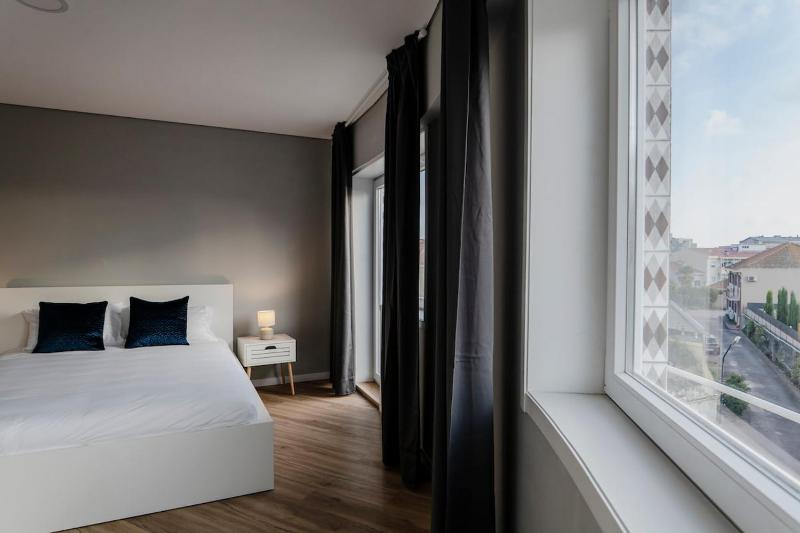 3BR Flat by Casa da Música Central Sleeps 6 2D - image 36