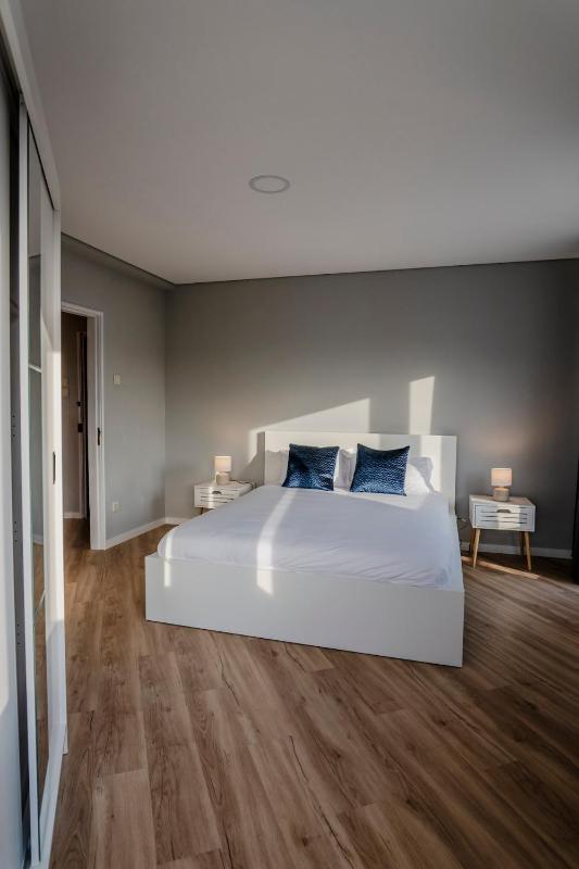3BR Flat by Casa da Música Central Sleeps 6 2D - image 11