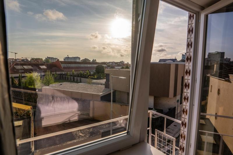 3BR Flat by Casa da Música Central Sleeps 6 2D - image 14